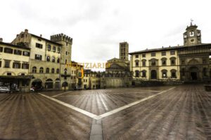 Turismo.Panoramica di Piazza Grande Arezzo