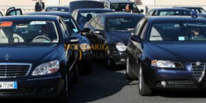 Censis: gli italiani non si fidano della guida automatica